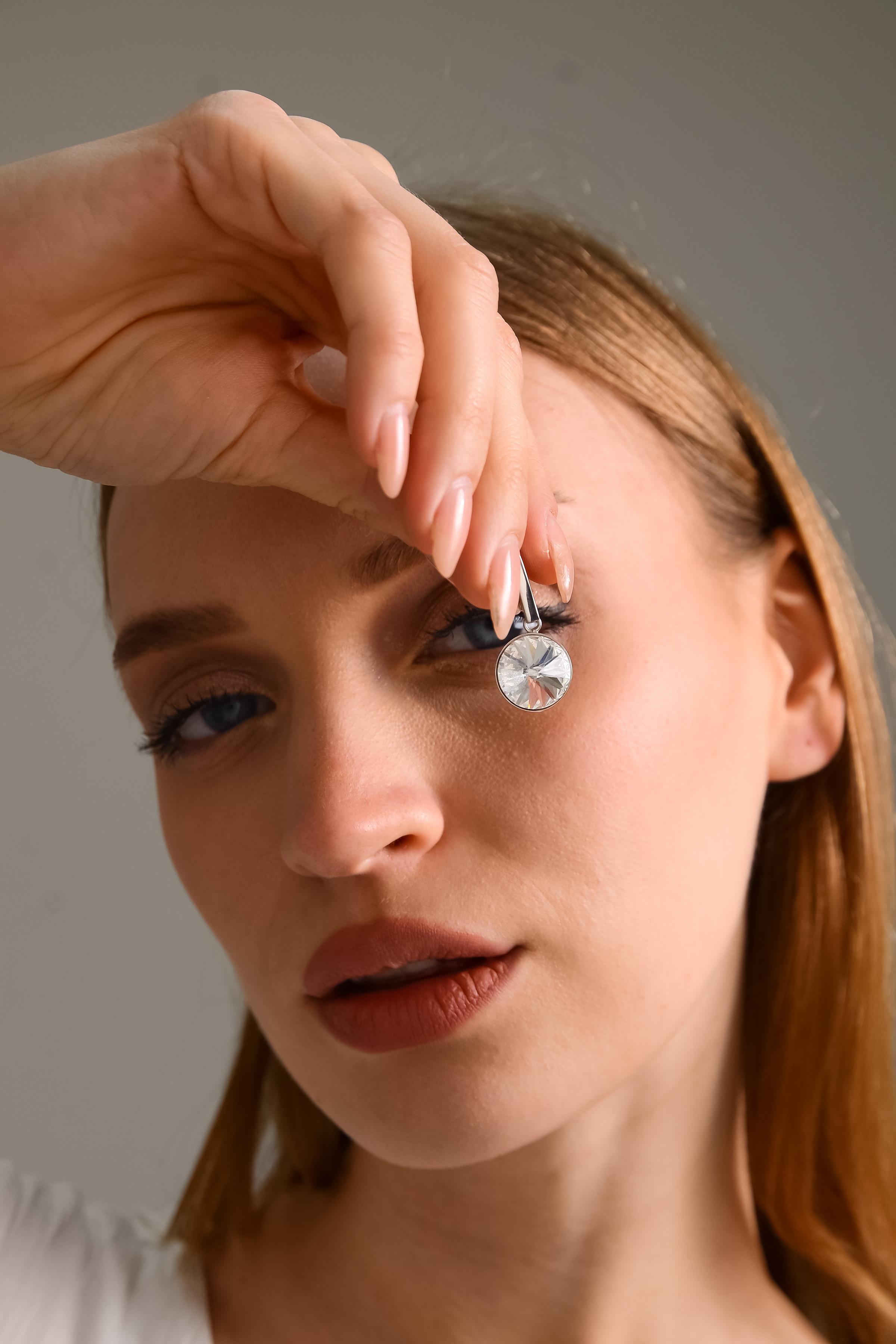 Union Crystal Kadın Beyaz Sallantılı Gümüş Küpe