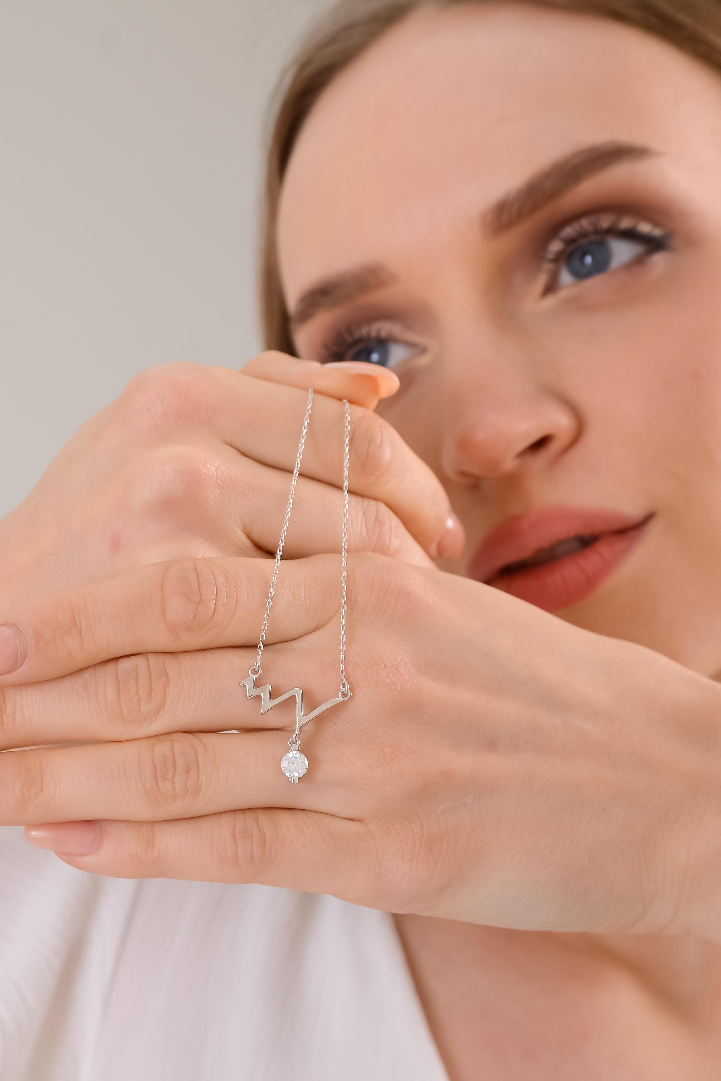 Union Zirconia Kadın Kalp Ritmi Gümüş Kolye